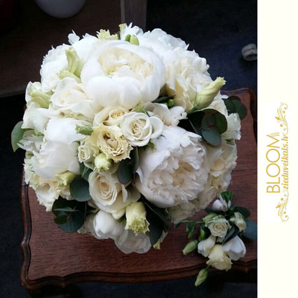 Flower delivery. Bridal Bouquet.

A wedding is a special event and each bridal bouquet is an individually made