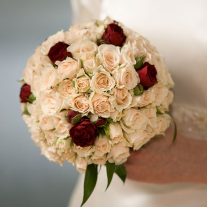 Flower delivery Latvia. Sophisticated bridal bouquet made of delicate spray roses.

A wedding is a special event and each