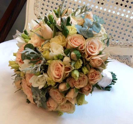 Flower delivery Riga. Bridal bouquet in pastel colors with spray roses, freesias and lisianthus.

wedding flowers