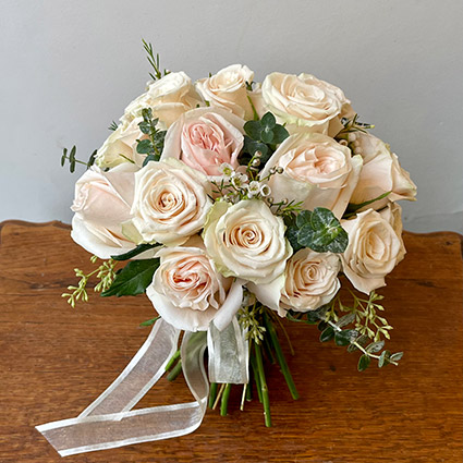 Elegant bridal bouquet of roses