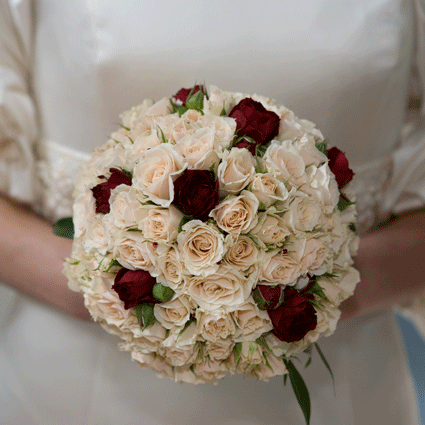 Flower delivery. Sophisticated bridal bouquet made of delicate spray roses.

A wedding is a special event and each bridal