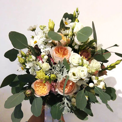 Flowers delivery. Bridal bouquet with luxurious David Austin roses.

A wedding is a special event and each bridal bouquet