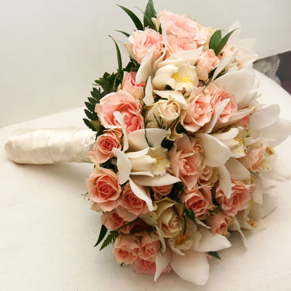 Flowers in Riga. Bridal bouquet of light pink spray roses and white orchids.

A wedding is a special event