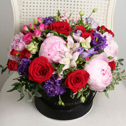 Flower box in red and pink colors