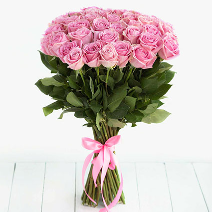 Pink medium-length roses 25 pcs.