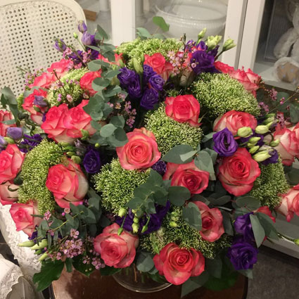 Flower delivery Riga. Flower delivery in Riga. Flower bouquet of pink roses, purple lisianthus