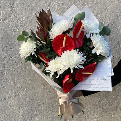 White chrysanthemums with anthuriums