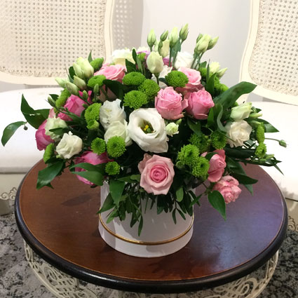 Flower delivery Latvia. Flower box with pink roses, pink spray roses, white lisianthus, green chrysanthemums