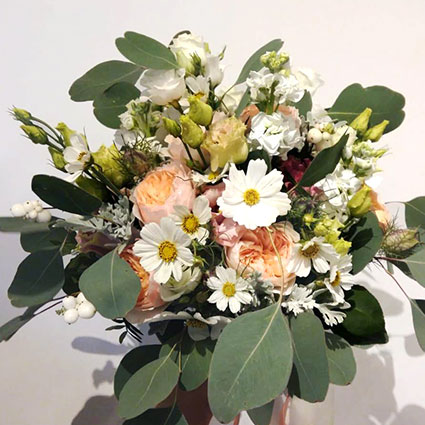 Flower delivery Riga. Romantic bridal bouquet with luxurious David Austin roses.

A wedding is a special event and each