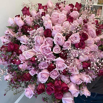 Premium flower delivery in Riga, saturated dark pink tones with light lavender pink in a glamorous bouquet of roses
