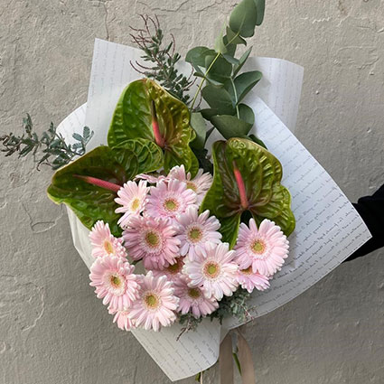 Pink gerberas and anthurium