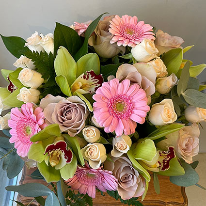 A bouquet of roses, orchids and gerberas delivered to Plavnieki in Riga